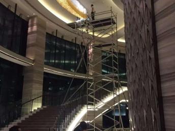 圖 租售廠房安裝建設 消防吊頂專用電動剪叉式液壓升降平臺腳手架 廣州租賃