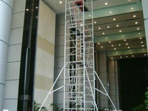 廣州租售廠房消防吊頂專用電動(dòng)剪叉式液壓升降平臺與附著式升降腳手架應(yīng)用指南