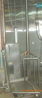 青島華堂食品機械設(shè)備有限 專業(yè)屠宰設(shè)備升降臺與附著式升降腳手架的應(yīng)用與優(yōu)勢